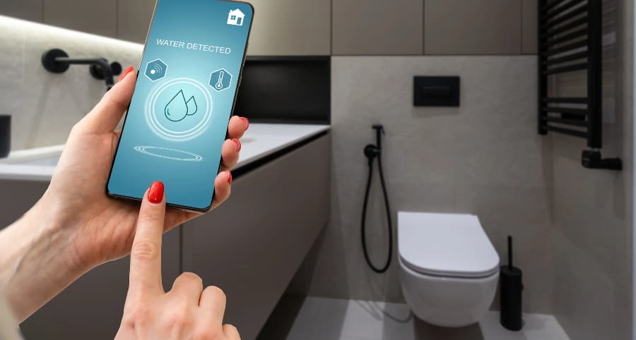 Mobile app warns homeowner of a water problem